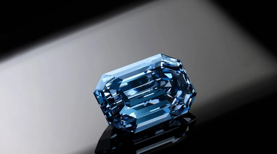 El diamante azul más grande del mundo sale a subasta y se vende por US$ 57,5 millones