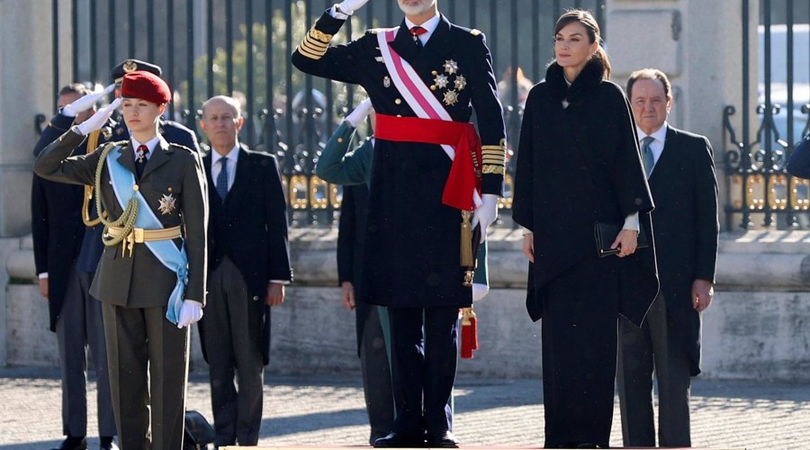 La Reina Letizia apuesta por un look sobrio, pero elegante, en la Pascua Militar