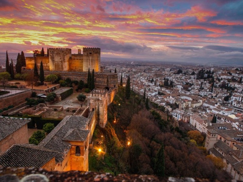 Granada: Tesoro de la Historia y la Cultura en el Corazón de Andalucía